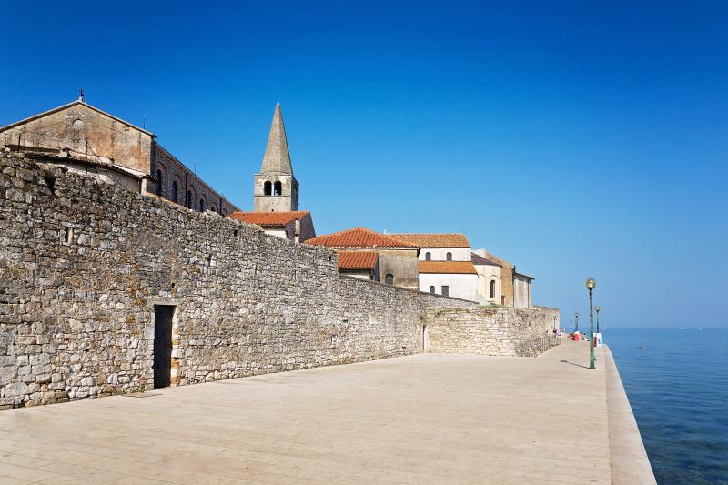 TOWN GATES AND WALLS