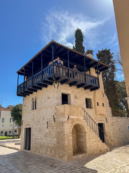 ROMANESQUE HOUSE